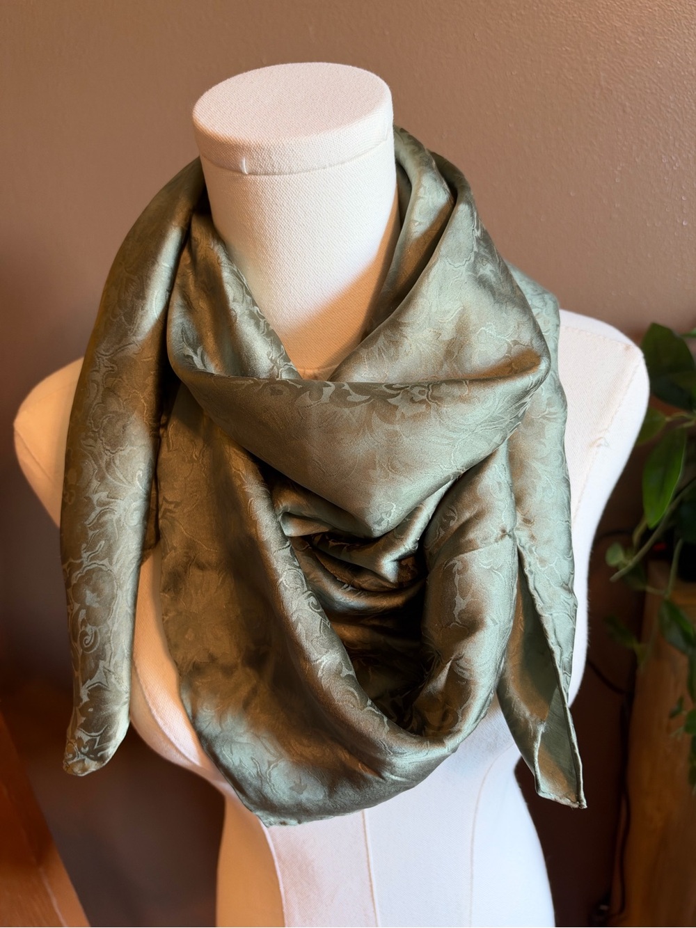 Green Jacquard Neck Scarf